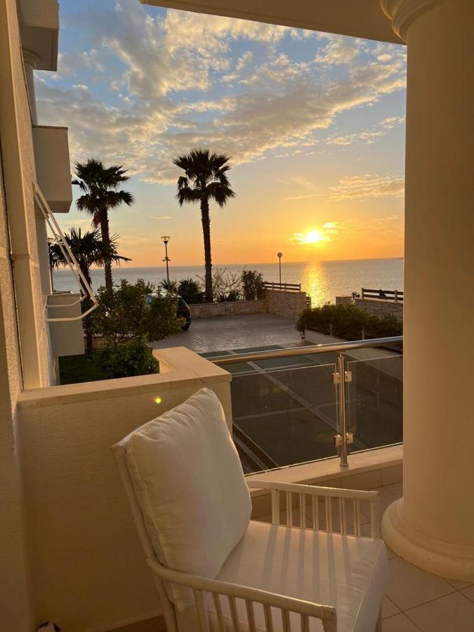 White Sidesea View Apartment Sarandë Buitenkant foto