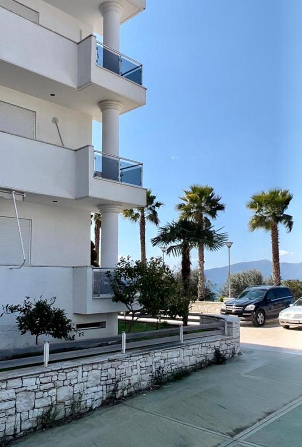 White Sidesea View Apartment Sarandë Buitenkant foto