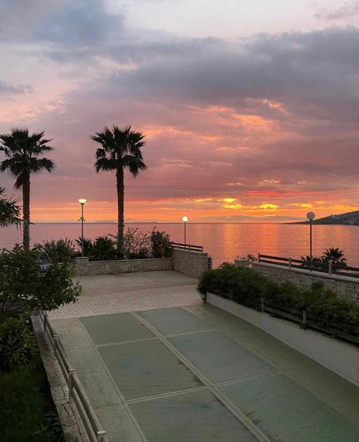 White Sidesea View Apartment Sarandë Buitenkant foto
