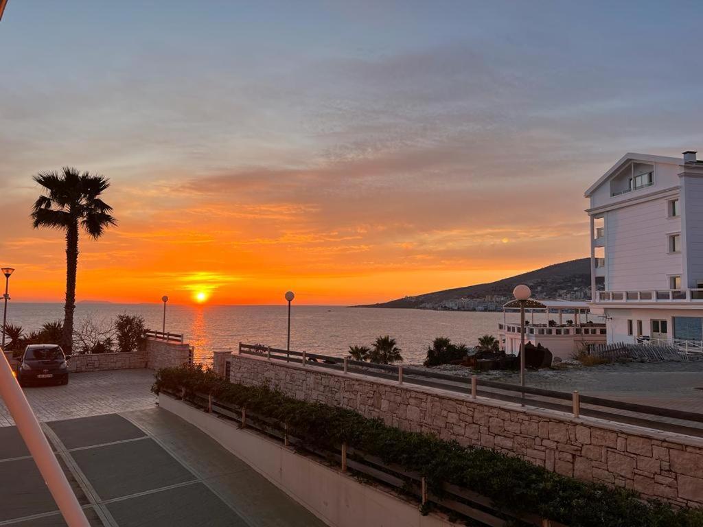 White Sidesea View Apartment Sarandë Buitenkant foto