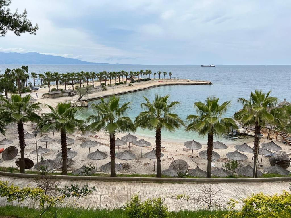 White Sidesea View Apartment Sarandë Buitenkant foto