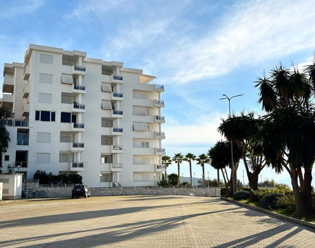 White Sidesea View Apartment Sarandë Buitenkant foto